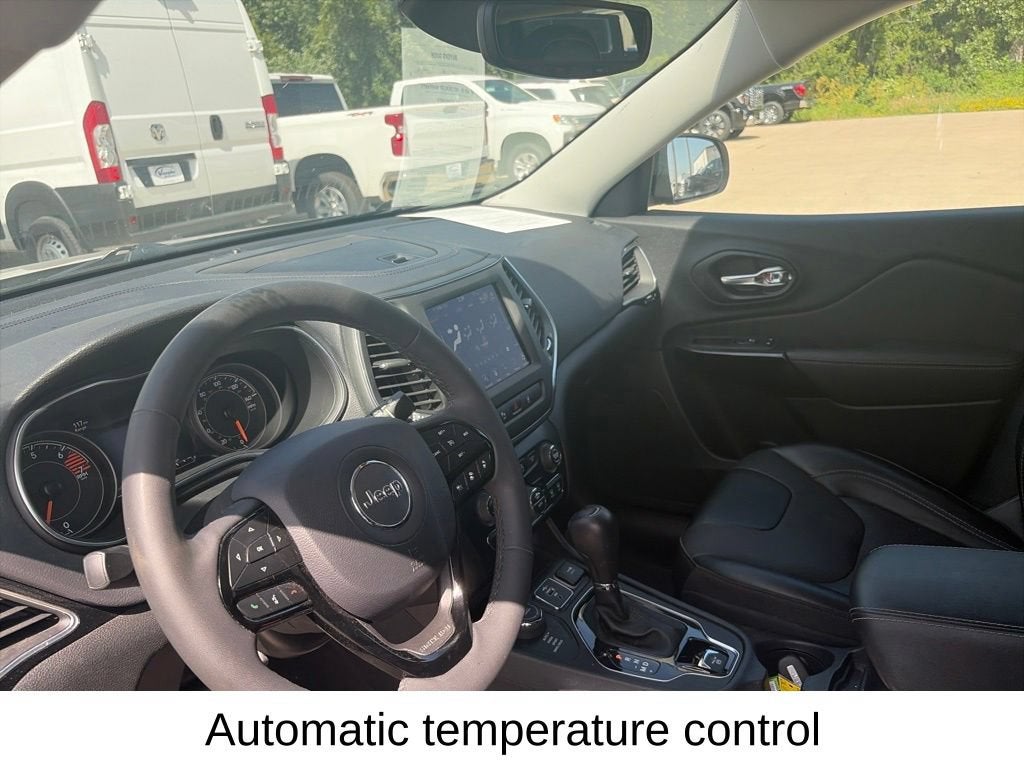 2023 Jeep Cherokee Altitude Lux