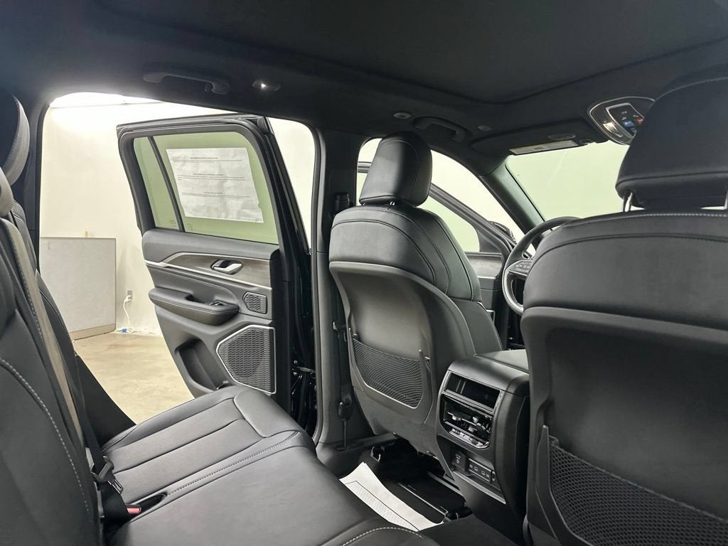 2026 Jeep Cherokee Base