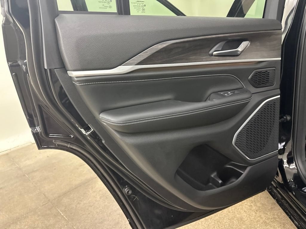 2026 Jeep Cherokee Base