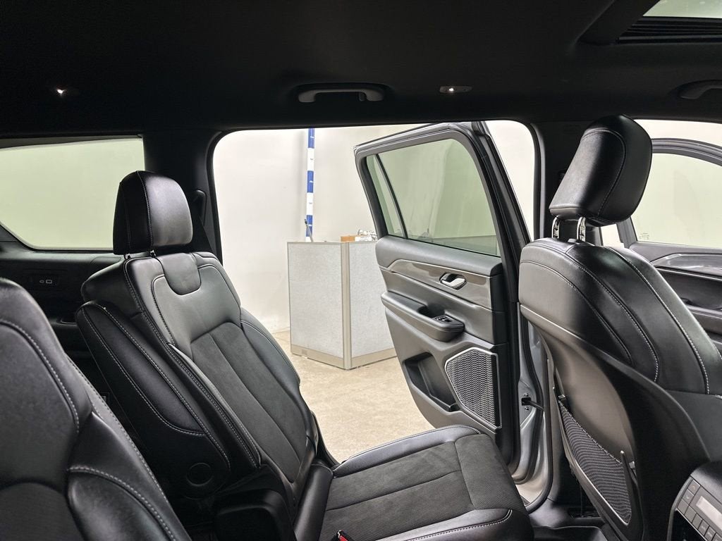 2022 Jeep Grand Cherokee L Altitude