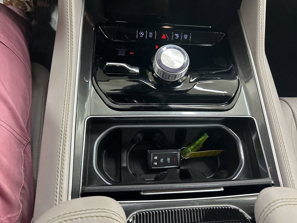 2024 Jeep Wagoneer L Base