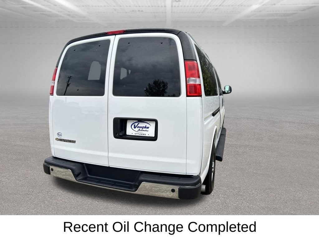 2025 Chevrolet Express Passenger 1LT