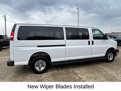2025 Chevrolet Express Passenger 1LT
