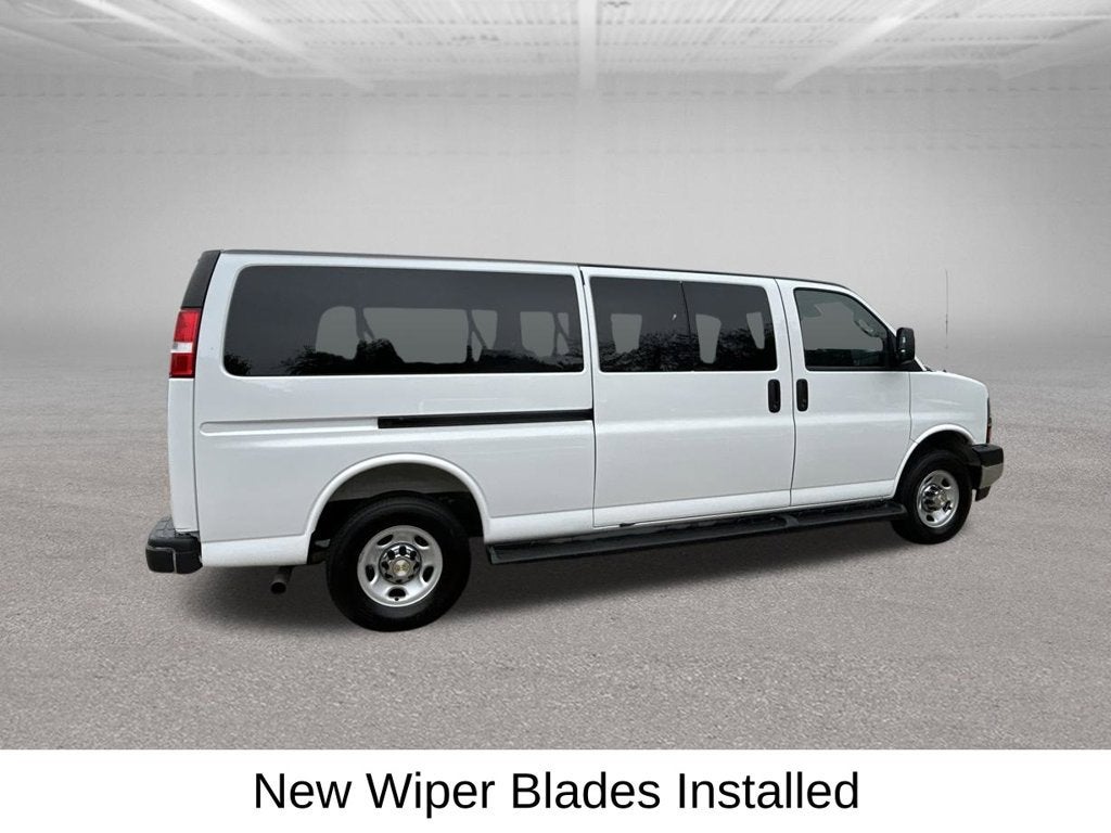 2025 Chevrolet Express Passenger 1LT