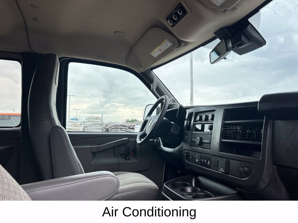 2025 Chevrolet Express Passenger 1LT