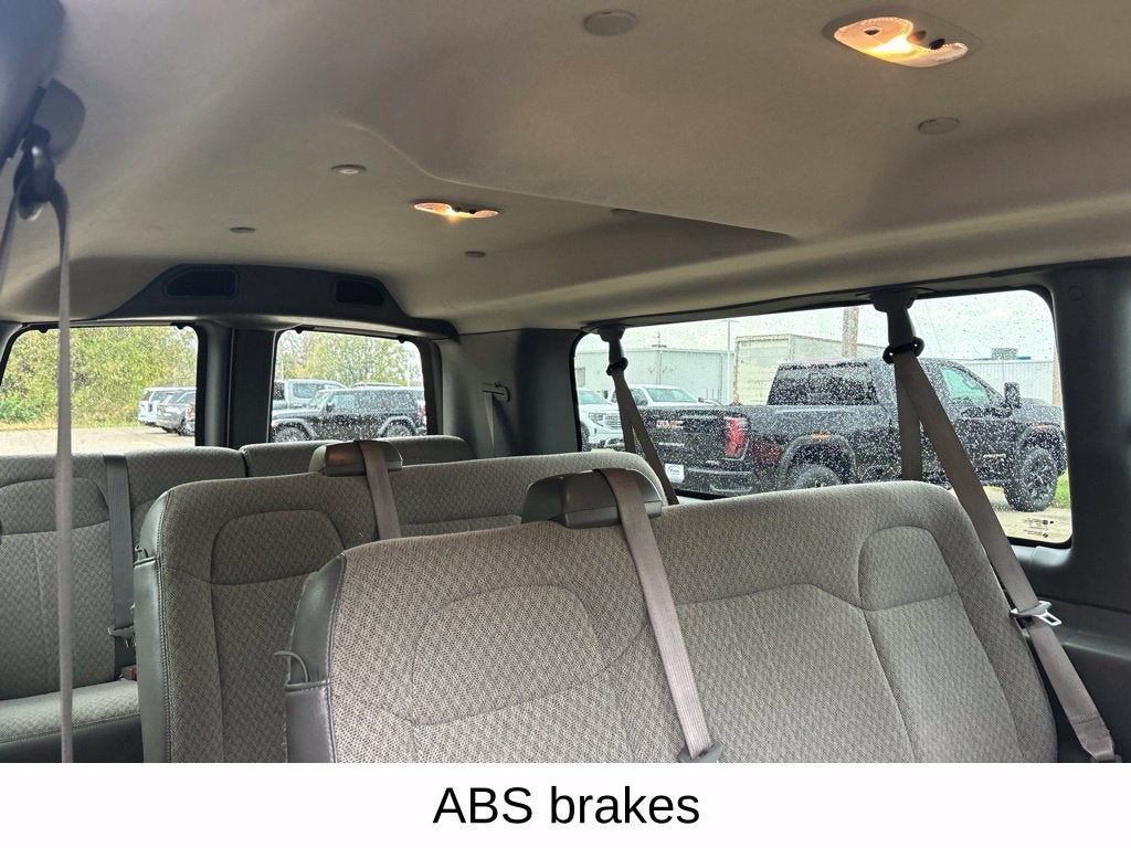 2025 Chevrolet Express Passenger 1LT