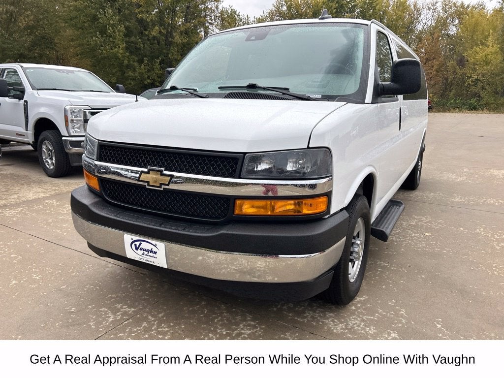 2025 Chevrolet Express Passenger 1LT