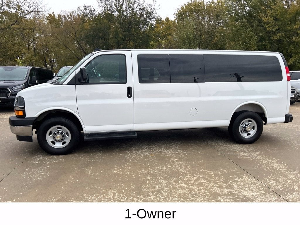 2025 Chevrolet Express Passenger 1LT