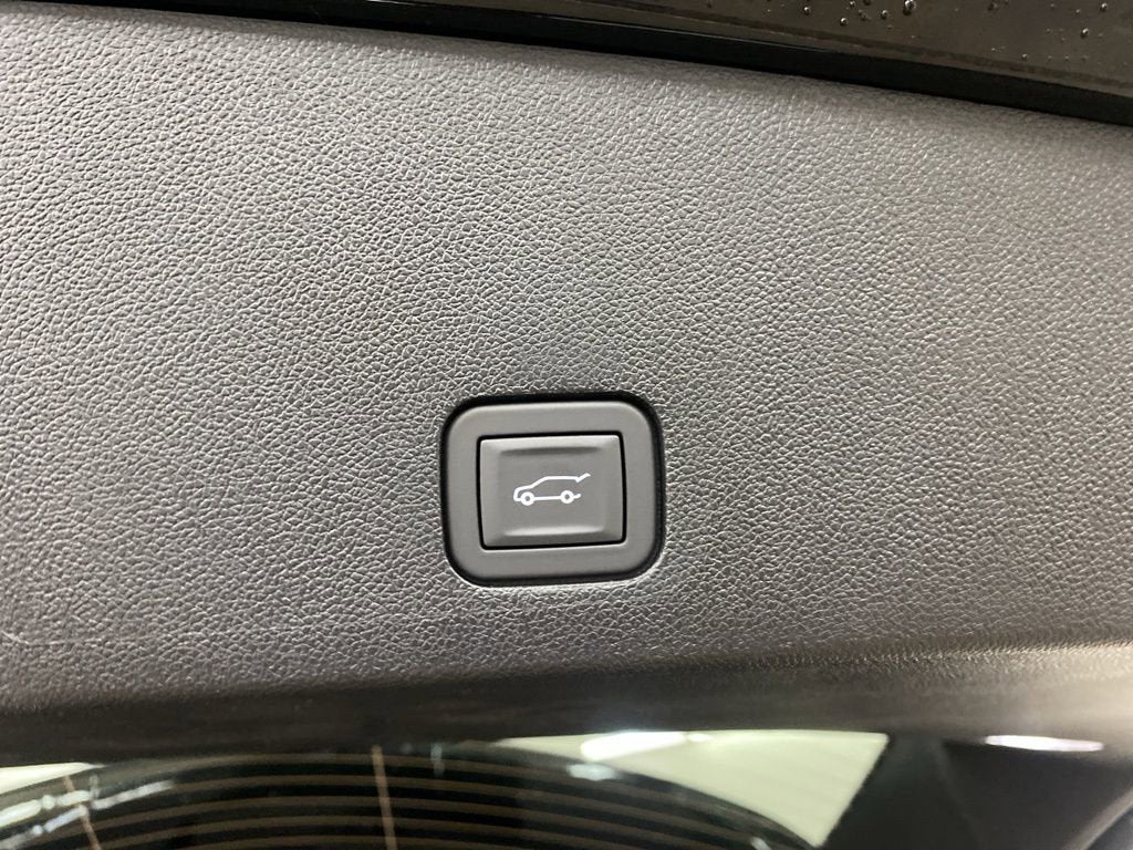 2025 Cadillac XT6 Luxury