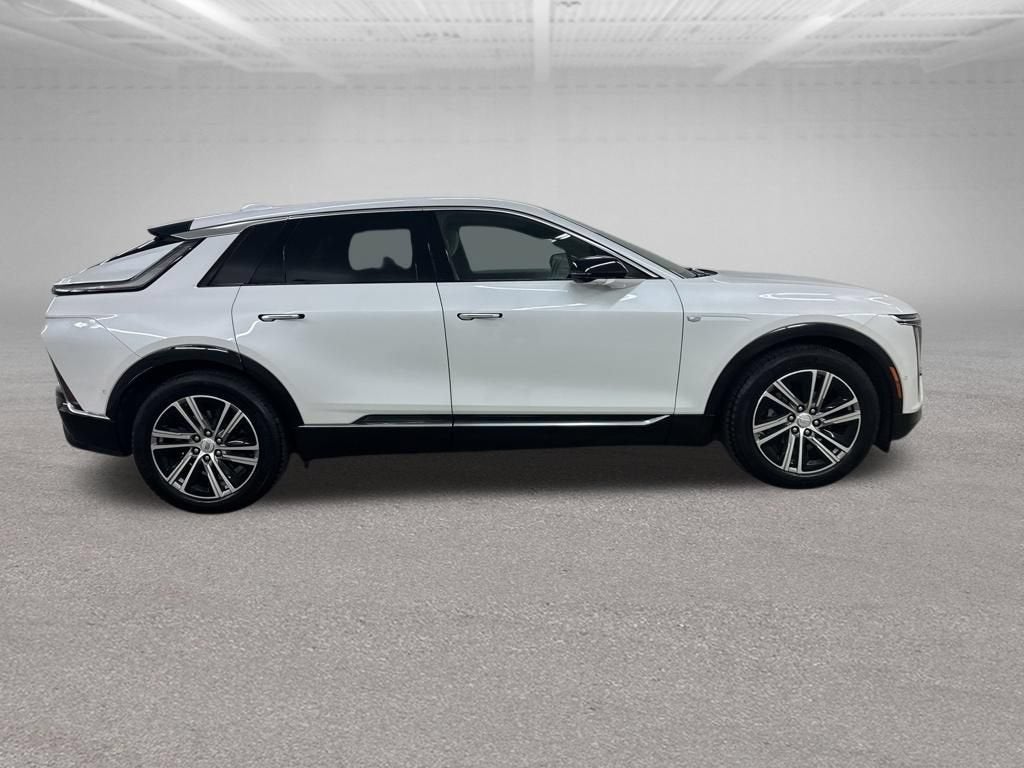 2024 Cadillac LYRIQ Luxury 1