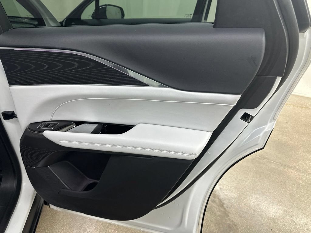 2024 Cadillac LYRIQ Luxury 1