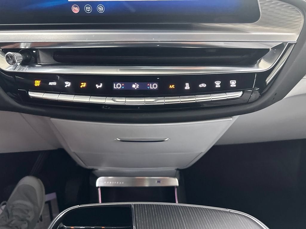 2024 Cadillac LYRIQ Luxury 1