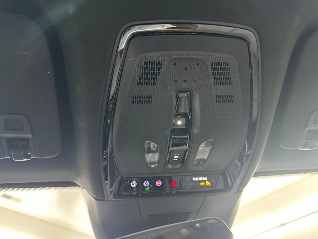 2024 Cadillac LYRIQ Luxury 1
