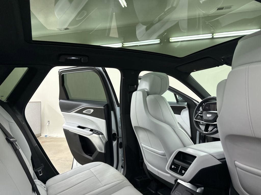 2025 Cadillac LYRIQ Luxury 2