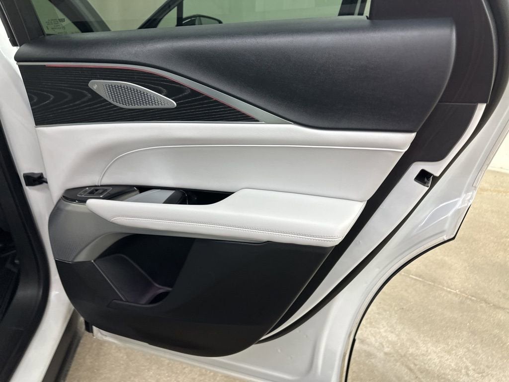 2025 Cadillac LYRIQ Luxury 2