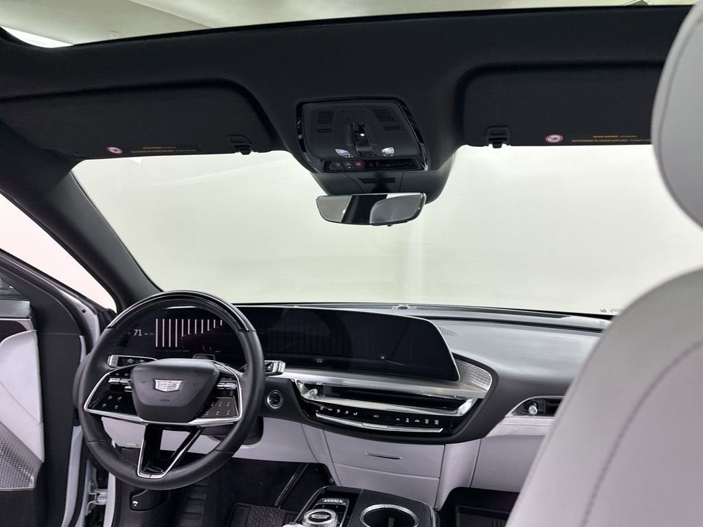 2025 Cadillac LYRIQ Luxury 2