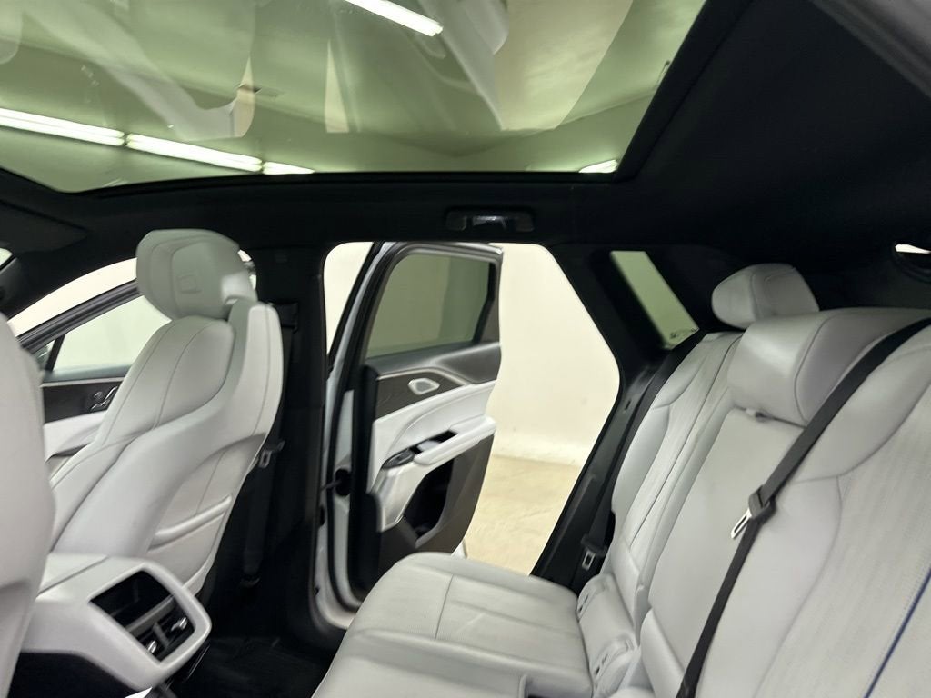 2025 Cadillac LYRIQ Luxury 2