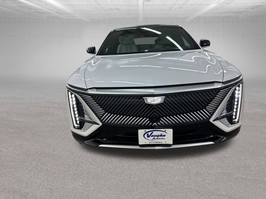 2025 Cadillac LYRIQ Luxury 2