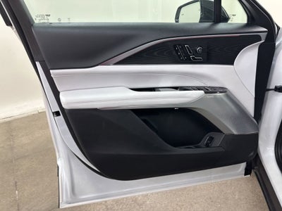 2025 Cadillac LYRIQ Luxury 2