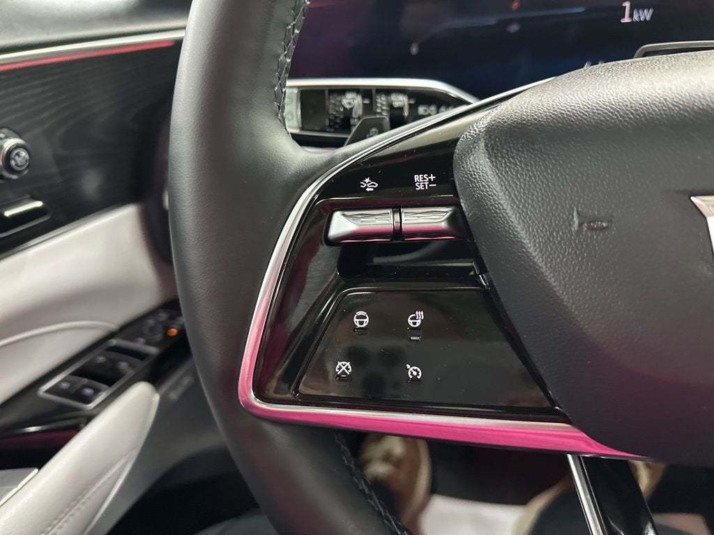 2025 Cadillac LYRIQ Luxury 2