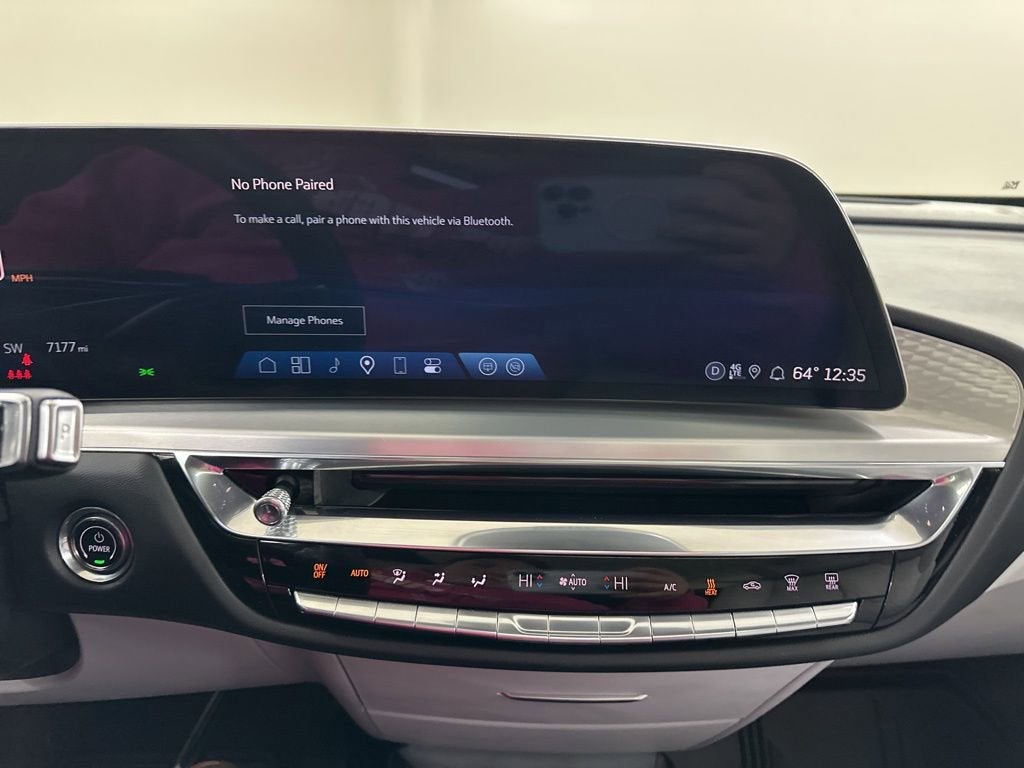 2025 Cadillac LYRIQ Luxury 2