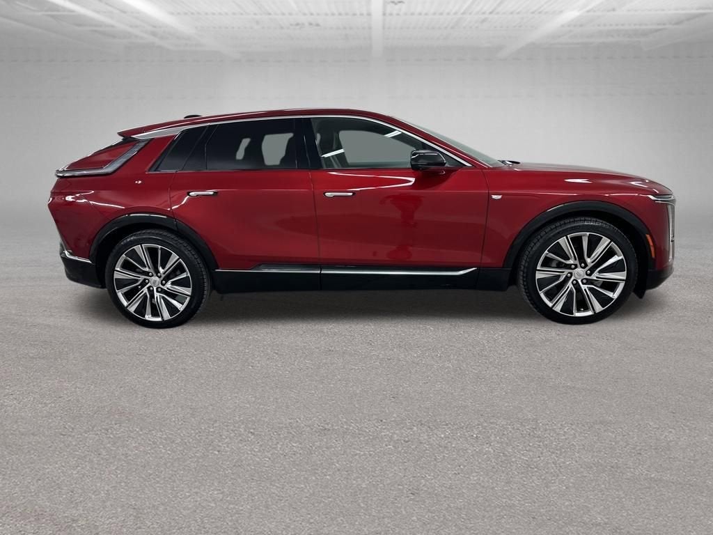 2024 Cadillac LYRIQ Luxury 3