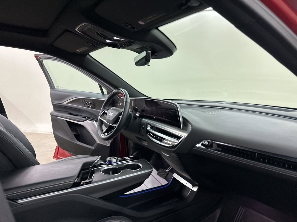 2024 Cadillac LYRIQ Luxury 3