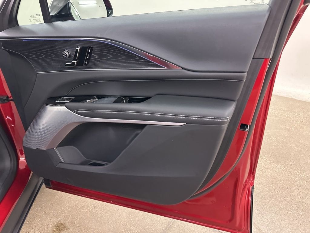 2024 Cadillac LYRIQ Luxury 3