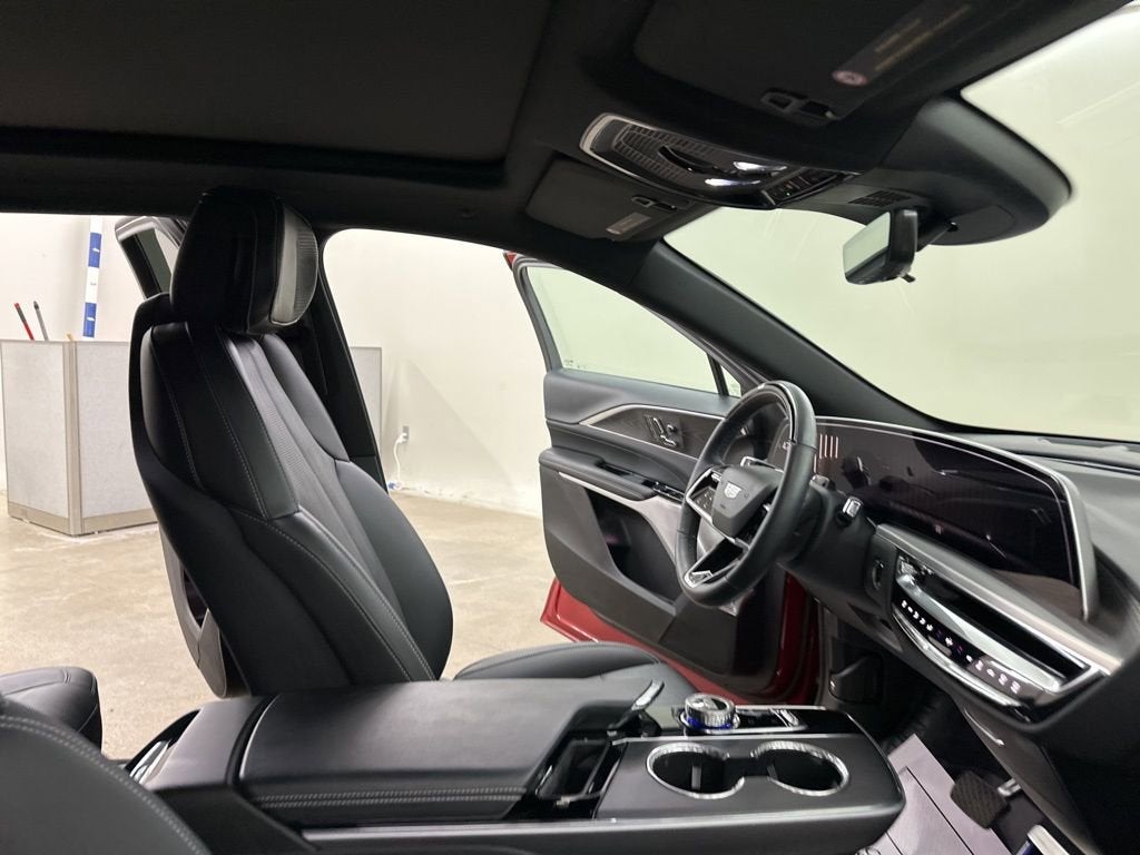 2024 Cadillac LYRIQ Luxury 3