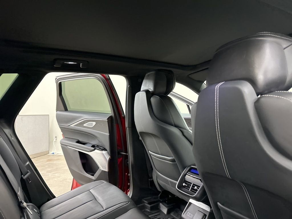 2024 Cadillac LYRIQ Luxury 3