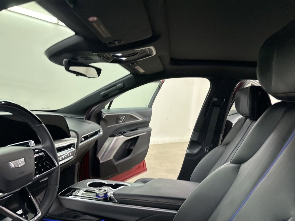 2024 Cadillac LYRIQ Luxury 3