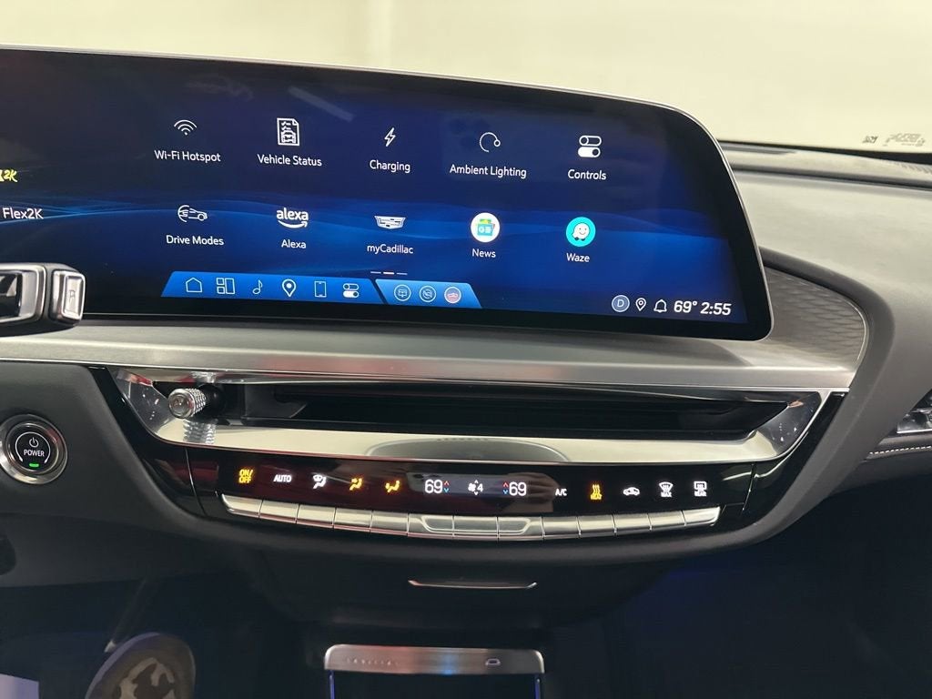 2024 Cadillac LYRIQ Luxury 3