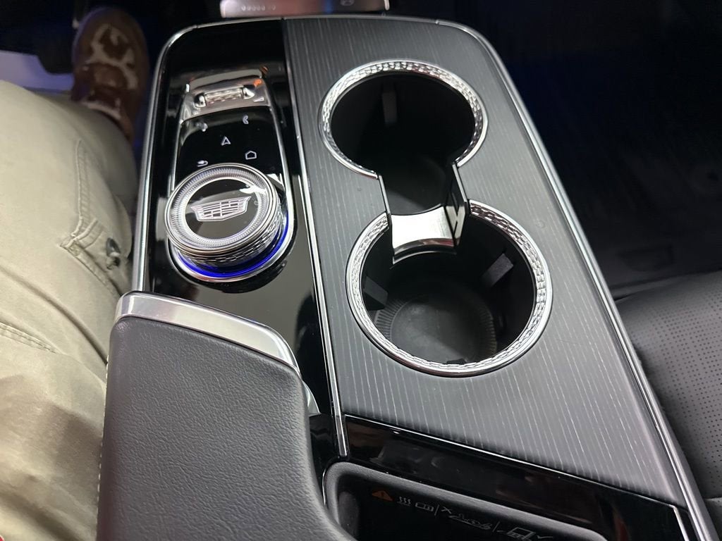 2024 Cadillac LYRIQ Luxury 3