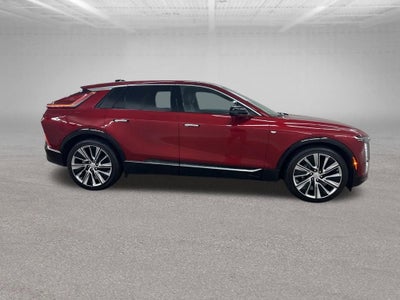 2025 Cadillac LYRIQ Luxury 3