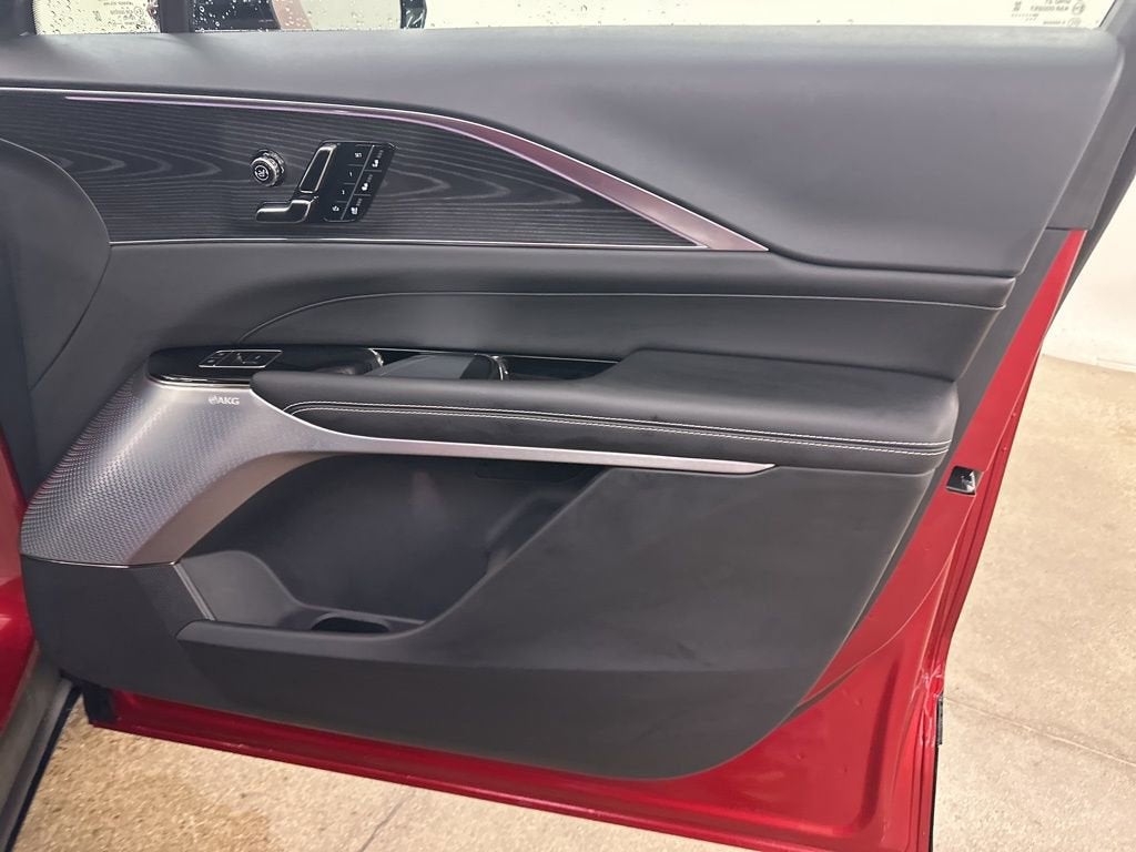 2025 Cadillac LYRIQ Luxury 3