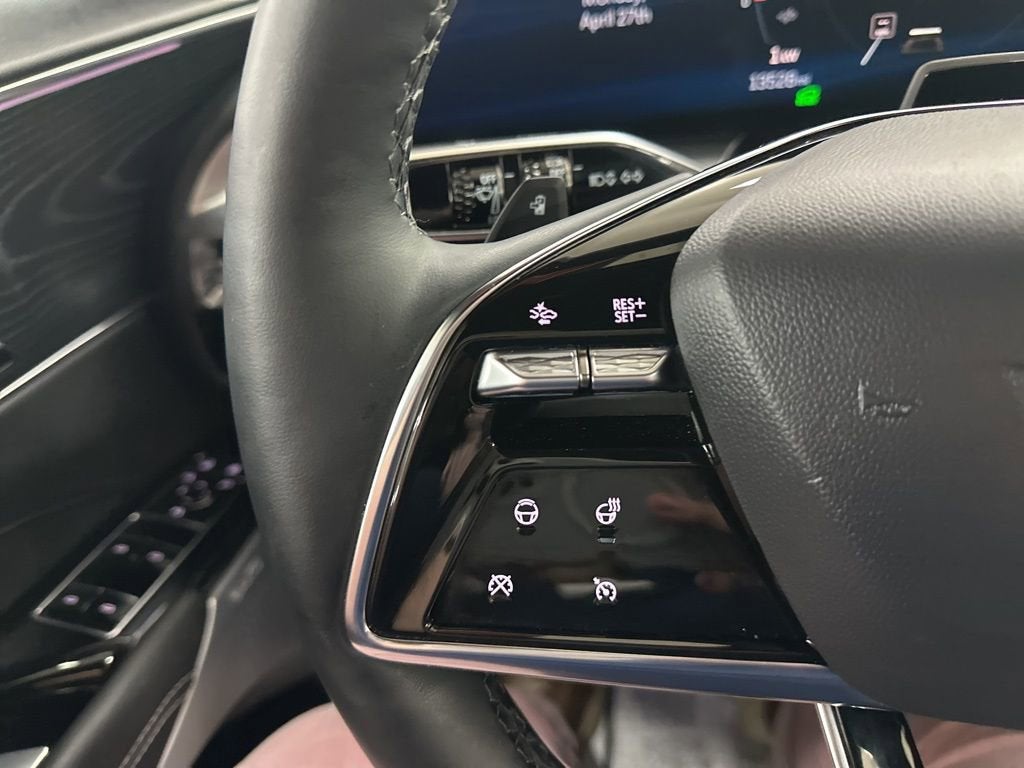 2025 Cadillac LYRIQ Luxury 3