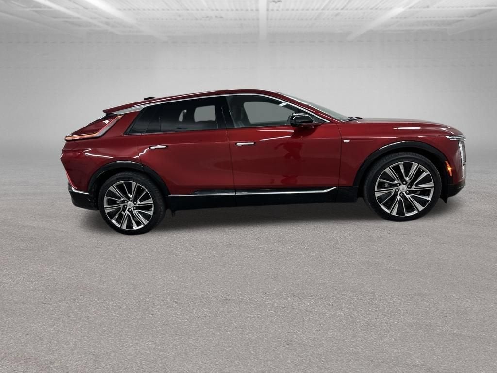 2025 Cadillac LYRIQ Luxury 3