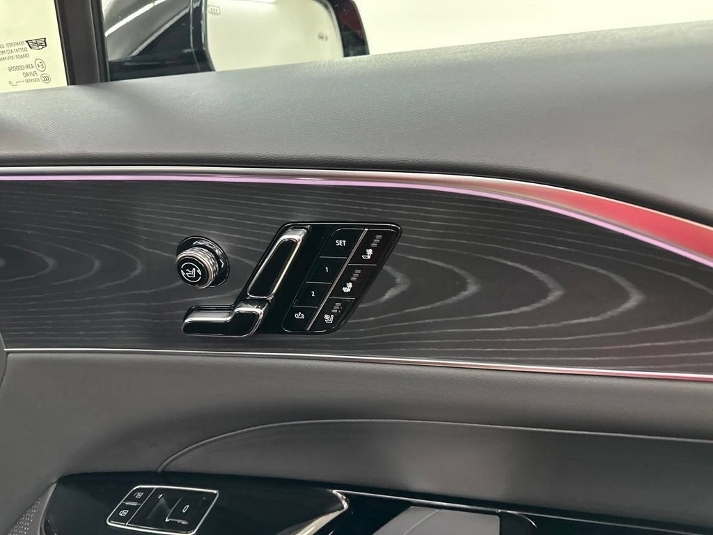 2025 Cadillac LYRIQ Luxury 3
