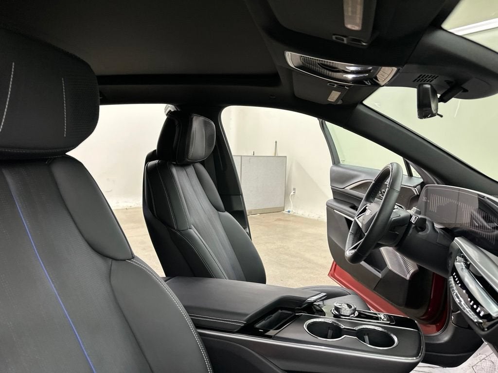 2025 Cadillac LYRIQ Luxury 3