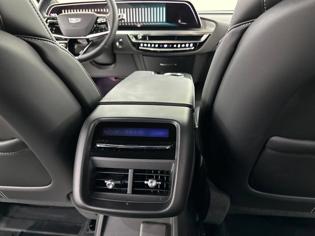 2025 Cadillac LYRIQ Luxury 3