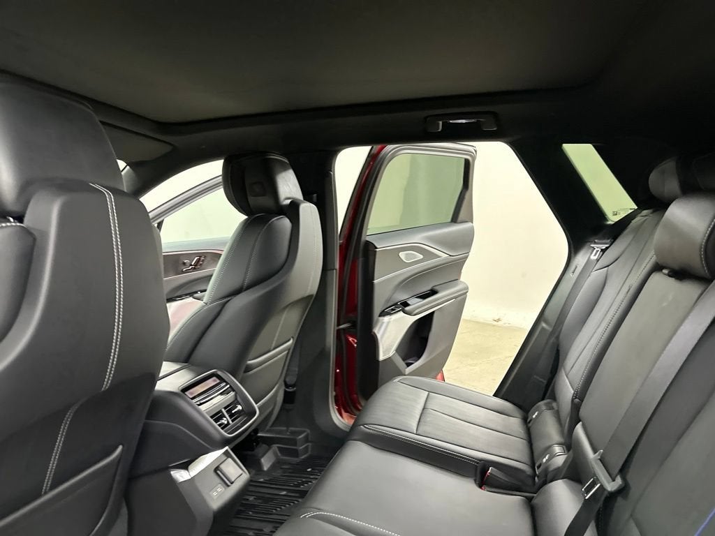 2025 Cadillac LYRIQ Luxury 3