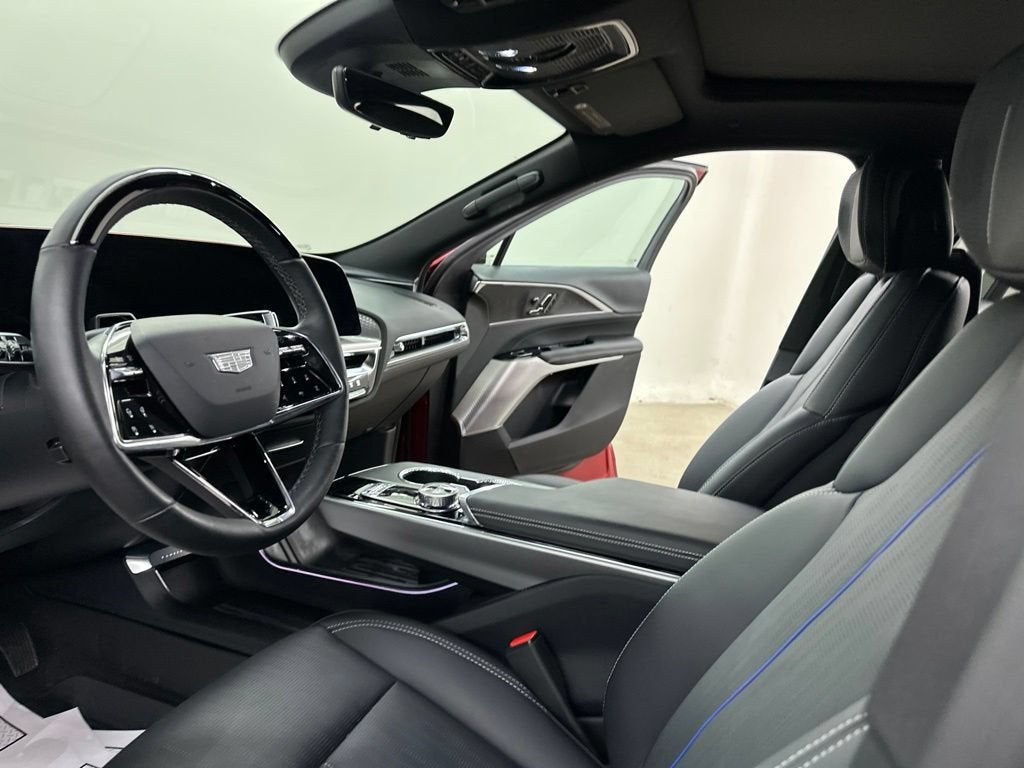 2025 Cadillac LYRIQ Luxury 3