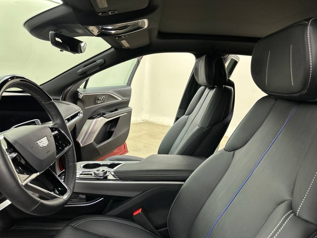 2025 Cadillac LYRIQ Luxury 3