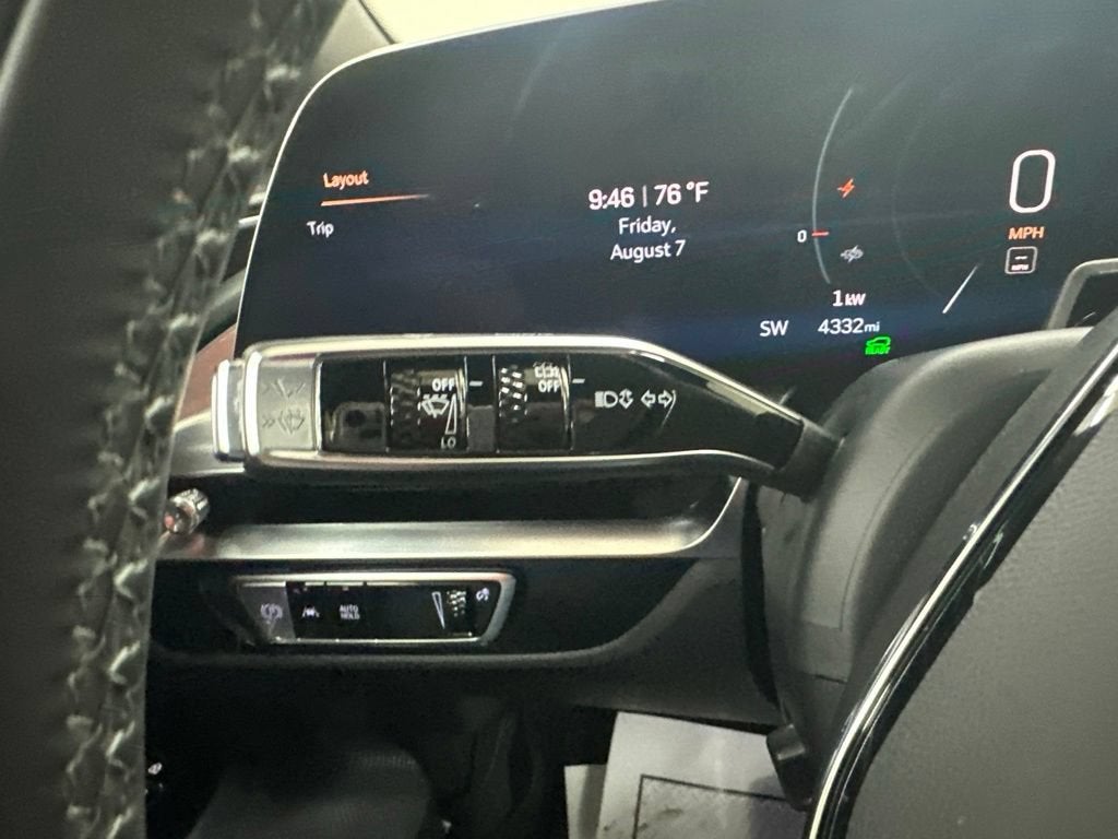 2025 Cadillac LYRIQ Luxury 3