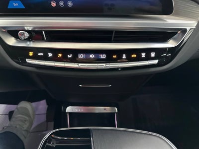 2025 Cadillac LYRIQ Luxury 3