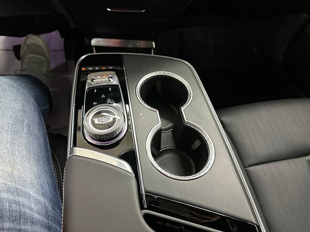 2025 Cadillac LYRIQ Luxury 3