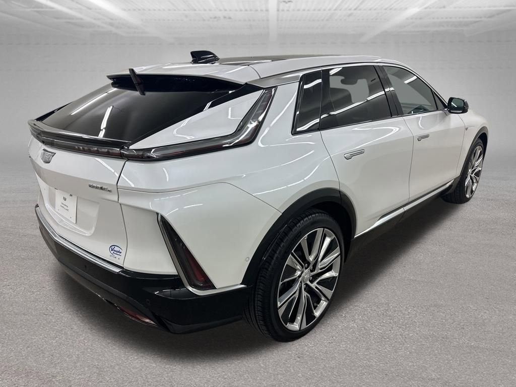 2025 Cadillac LYRIQ Luxury 3