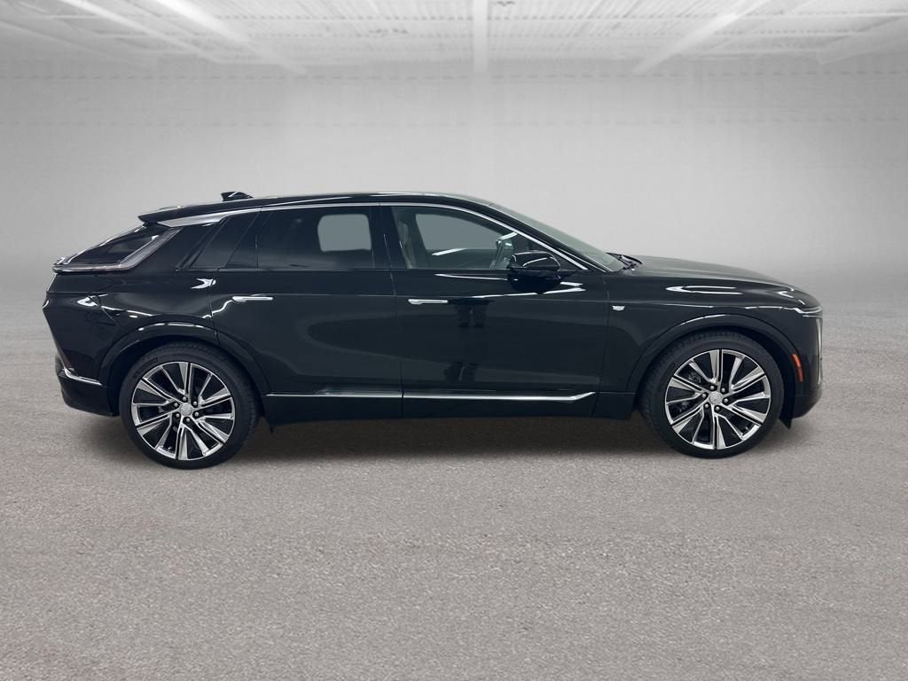 2025 Cadillac LYRIQ Luxury 3