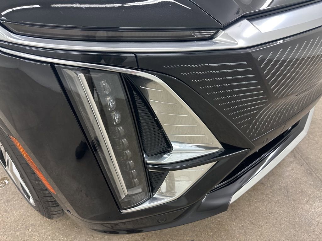 2025 Cadillac LYRIQ Luxury 3