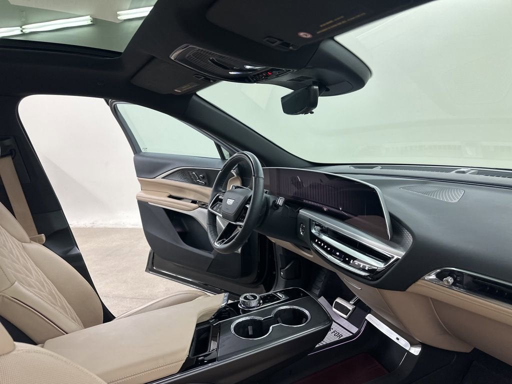 2025 Cadillac LYRIQ Luxury 3